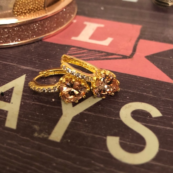 18K Heart Shaped Cubic Zirconia Champagne Hoop Ear - Picture 4 of 8